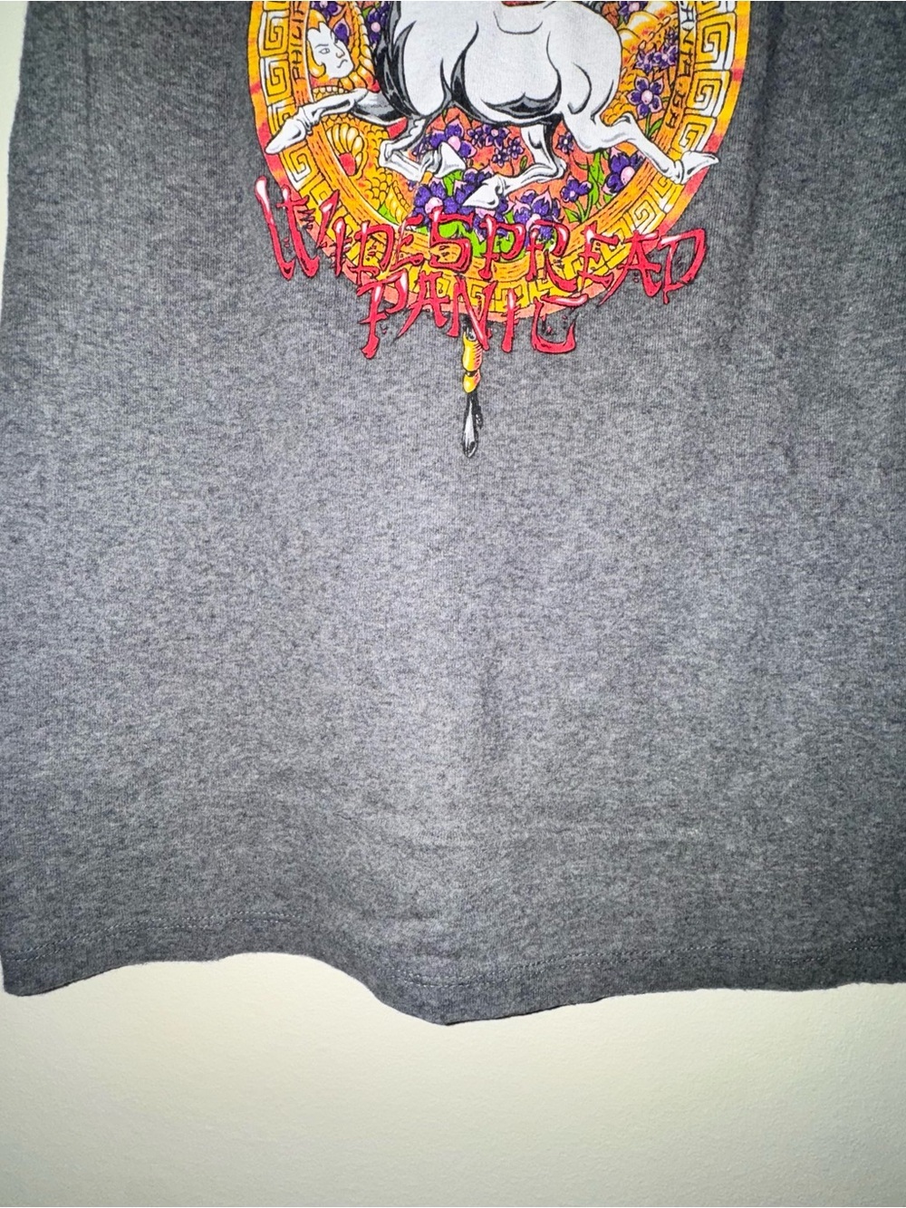 Widespread Panic Gray V-Neck Tee with Horse/Unicorn Medallion - Picture 3 of 11
